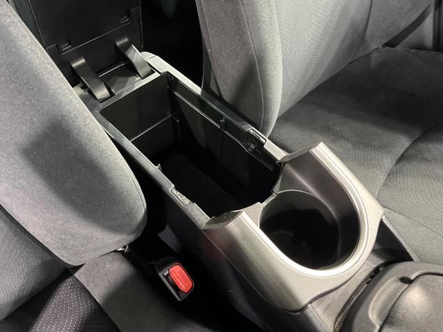 プリウス Ｓ　純正ＳＤナビ　バックカメラ　ドラレコ　スマートキー　ＨＩＤヘッド　ビルトインＥＴＣ　純正１５インチアルミ　オートライト　オートエアコン　Ｂｌｕｅｔｏｏｔｈ　ＣＤ　フルセグ　ＨＩＤフォグ（49枚目）