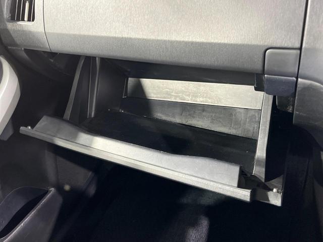 プリウス Ｓ　純正ＳＤナビ　バックカメラ　ドラレコ　スマートキー　ＨＩＤヘッド　ビルトインＥＴＣ　純正１５インチアルミ　オートライト　オートエアコン　Ｂｌｕｅｔｏｏｔｈ　ＣＤ　フルセグ　ＨＩＤフォグ（51枚目）