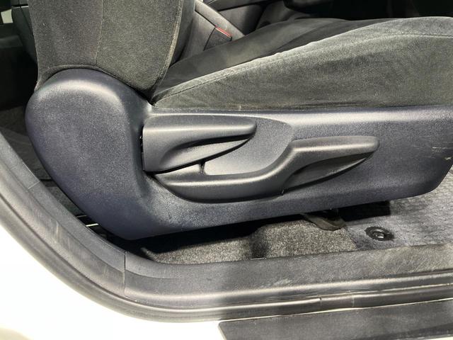 プリウス Ｓ　純正ＳＤナビ　バックカメラ　ドラレコ　スマートキー　ＨＩＤヘッド　ビルトインＥＴＣ　純正１５インチアルミ　オートライト　オートエアコン　Ｂｌｕｅｔｏｏｔｈ　ＣＤ　フルセグ　ＨＩＤフォグ（54枚目）