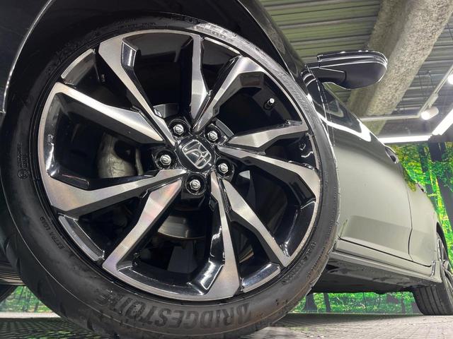 シビック ハッチバック　ホンダセンシング　純正ＳＤナビ　バックカメラ　衝突被害軽減システム　レーダークルーズ　ドラレコ　スマートキー　ＬＥＤヘッド　ビルトインＥＴＣ　純正１８インチアルミ　オートライト　オートエアコン　Ｂｌｕｅｔｏｏｔｈ（13枚目）