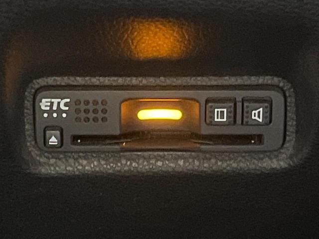 シビック ハッチバック　ホンダセンシング　純正ＳＤナビ　バックカメラ　衝突被害軽減システム　レーダークルーズ　ドラレコ　スマートキー　ＬＥＤヘッド　ビルトインＥＴＣ　純正１８インチアルミ　オートライト　オートエアコン　Ｂｌｕｅｔｏｏｔｈ（25枚目）