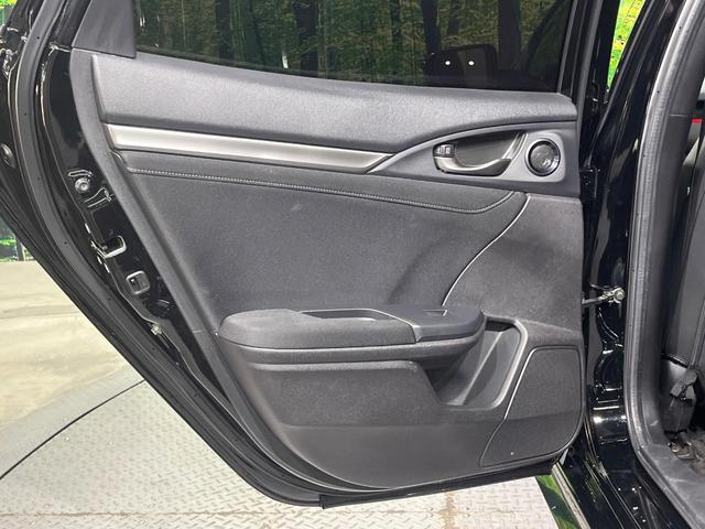 シビック ハッチバック　ホンダセンシング　純正ＳＤナビ　バックカメラ　衝突被害軽減システム　レーダークルーズ　ドラレコ　スマートキー　ＬＥＤヘッド　ビルトインＥＴＣ　純正１８インチアルミ　オートライト　オートエアコン　Ｂｌｕｅｔｏｏｔｈ（29枚目）