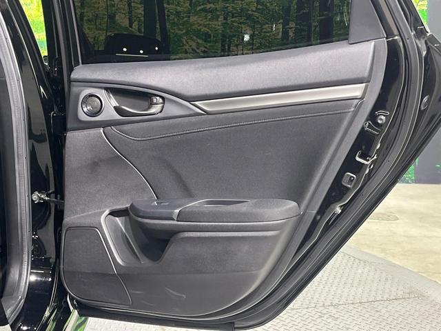 シビック ハッチバック　ホンダセンシング　純正ＳＤナビ　バックカメラ　衝突被害軽減システム　レーダークルーズ　ドラレコ　スマートキー　ＬＥＤヘッド　ビルトインＥＴＣ　純正１８インチアルミ　オートライト　オートエアコン　Ｂｌｕｅｔｏｏｔｈ（31枚目）