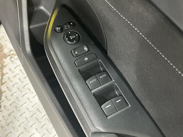 シビック ハッチバック　ホンダセンシング　純正ＳＤナビ　バックカメラ　衝突被害軽減システム　レーダークルーズ　ドラレコ　スマートキー　ＬＥＤヘッド　ビルトインＥＴＣ　純正１８インチアルミ　オートライト　オートエアコン　Ｂｌｕｅｔｏｏｔｈ（32枚目）