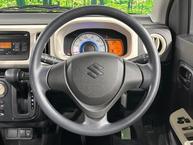 �C���e���A�ɍ��킹���f�U�C���̃X�e�A�����O�́A�^�]�������̂��Ƃ��l���A�^�]���₷���`��A�傫���ł��B�����x�A���ۂɐG���Ă��m���߂��������B