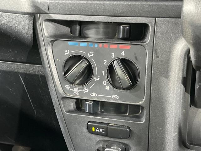 ハイゼットカーゴ デッキバンＧ　ＳＡＩＩＩ　ＳＤナビ　衝突被害軽減システム　禁煙車　コーナーセンサー　ＬＥＤヘッド　ＥＴＣ　オートハイビーム　ＣＤ　ＤＶＤ再生　地デジ　ＬＥＤフォグ（6枚目）