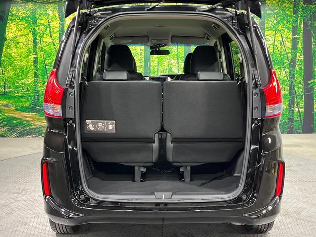 ���i�̂���������ʋ΁A���}���ɏ\���ȉ׎��X�y�[�X���m�ۂ��Ă���܂��B�Z�J���h�V�[�g��|���ƁA�傫�ȉו��̐ύڂ��\�ł���