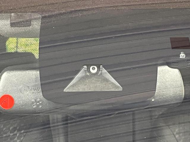 プリウス Ｓセーフティプラス　純正ＳＤナビ　バックカメラ　衝突軽減　レーダークルーズ　禁煙車　ドラレコ　コーナーセンサー　ヘッドアップディスプレイ　スマートキー　ＬＥＤヘッド　ＥＴＣ　純正１５インチアルミ　オートハイビーム（6枚目）