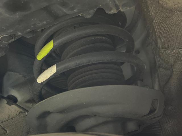 プリウス Ｓセーフティプラス　純正ＳＤナビ　バックカメラ　衝突軽減　レーダークルーズ　禁煙車　ドラレコ　コーナーセンサー　ヘッドアップディスプレイ　スマートキー　ＬＥＤヘッド　ＥＴＣ　純正１５インチアルミ　オートハイビーム（20枚目）