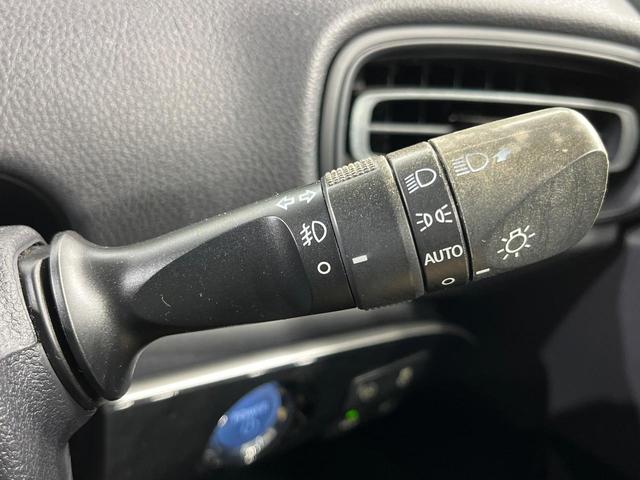 プリウス Ｓセーフティプラス　純正ＳＤナビ　バックカメラ　衝突軽減　レーダークルーズ　禁煙車　ドラレコ　コーナーセンサー　ヘッドアップディスプレイ　スマートキー　ＬＥＤヘッド　ＥＴＣ　純正１５インチアルミ　オートハイビーム（35枚目）