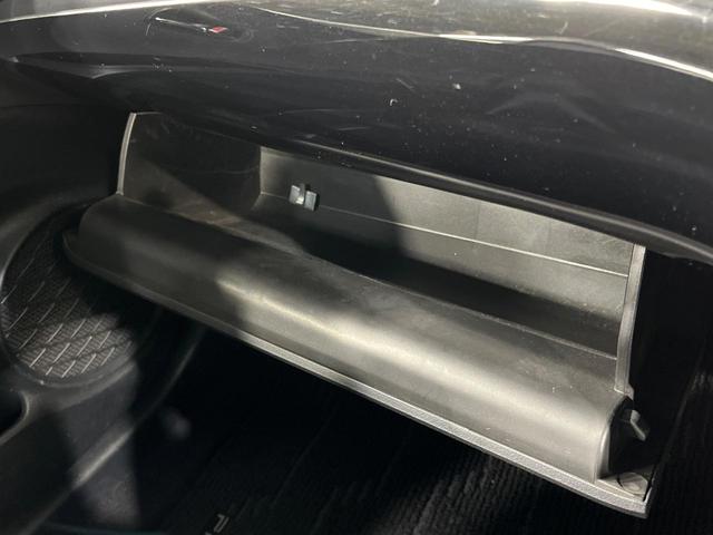 プリウス Ｓセーフティプラス　純正ＳＤナビ　バックカメラ　衝突軽減　レーダークルーズ　禁煙車　ドラレコ　コーナーセンサー　ヘッドアップディスプレイ　スマートキー　ＬＥＤヘッド　ＥＴＣ　純正１５インチアルミ　オートハイビーム（42枚目）