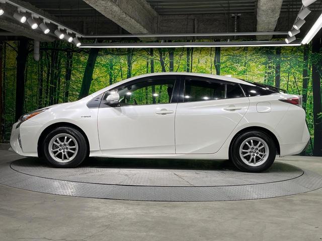 プリウス Ｓセーフティプラス　純正ＳＤナビ　バックカメラ　衝突軽減　レーダークルーズ　禁煙車　ドラレコ　コーナーセンサー　ヘッドアップディスプレイ　スマートキー　ＬＥＤヘッド　ＥＴＣ　純正１５インチアルミ　オートハイビーム（62枚目）