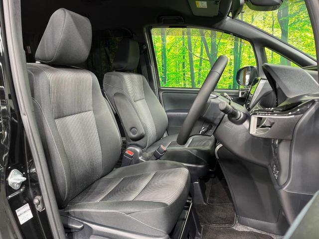 ヴォクシー ＺＳ　煌ＩＩ　両側電動スライド　ＢＩＧ－Ｘ１１インチナビ　ＡＬＰＩＮＥ後席モニター　バックカメラ　衝突被害軽減システム　禁煙車　コーナーセンサー　スマートキー　ＬＥＤヘッド　ＥＴＣ　クルコン（8枚目）