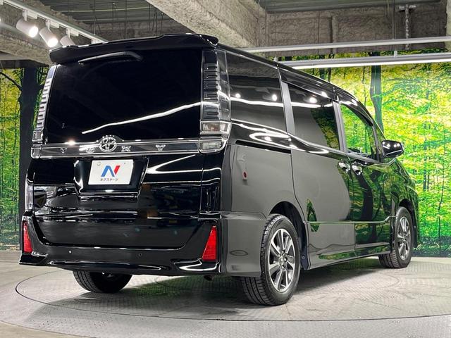 ヴォクシー ＺＳ　煌ＩＩ　両側電動スライド　ＢＩＧ－Ｘ１１インチナビ　ＡＬＰＩＮＥ後席モニター　バックカメラ　衝突被害軽減システム　禁煙車　コーナーセンサー　スマートキー　ＬＥＤヘッド　ＥＴＣ　クルコン（18枚目）