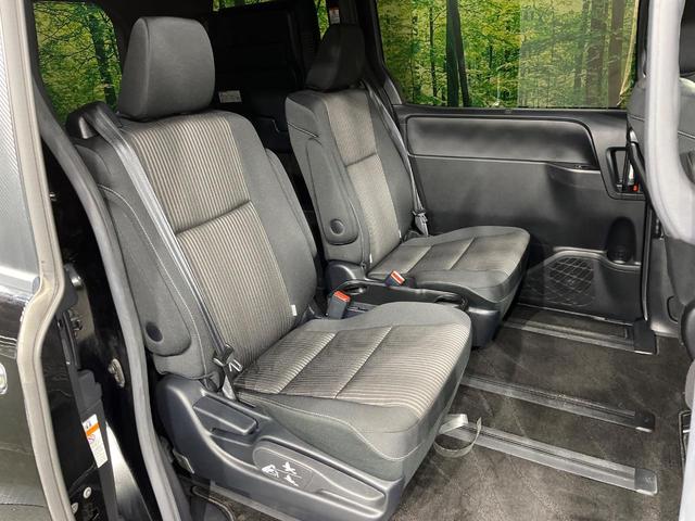 ヴォクシー ＺＳ　煌ＩＩ　両側電動スライド　ＢＩＧ－Ｘ１１インチナビ　ＡＬＰＩＮＥ後席モニター　バックカメラ　衝突被害軽減システム　禁煙車　コーナーセンサー　スマートキー　ＬＥＤヘッド　ＥＴＣ　クルコン（26枚目）