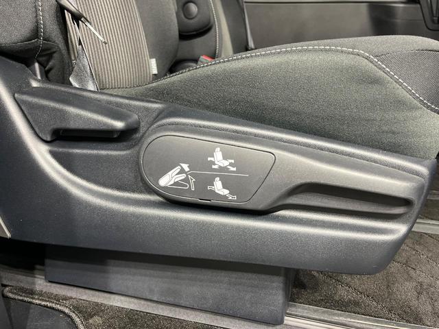 ヴォクシー ＺＳ　煌ＩＩ　両側電動スライド　ＢＩＧ－Ｘ１１インチナビ　ＡＬＰＩＮＥ後席モニター　バックカメラ　衝突被害軽減システム　禁煙車　コーナーセンサー　スマートキー　ＬＥＤヘッド　ＥＴＣ　クルコン（28枚目）