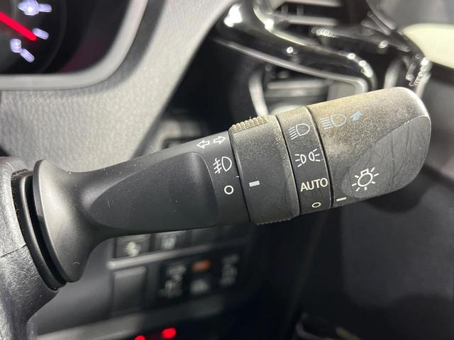 ヴォクシー ＺＳ　煌ＩＩ　両側電動スライド　ＢＩＧ－Ｘ１１インチナビ　ＡＬＰＩＮＥ後席モニター　バックカメラ　衝突被害軽減システム　禁煙車　コーナーセンサー　スマートキー　ＬＥＤヘッド　ＥＴＣ　クルコン（46枚目）