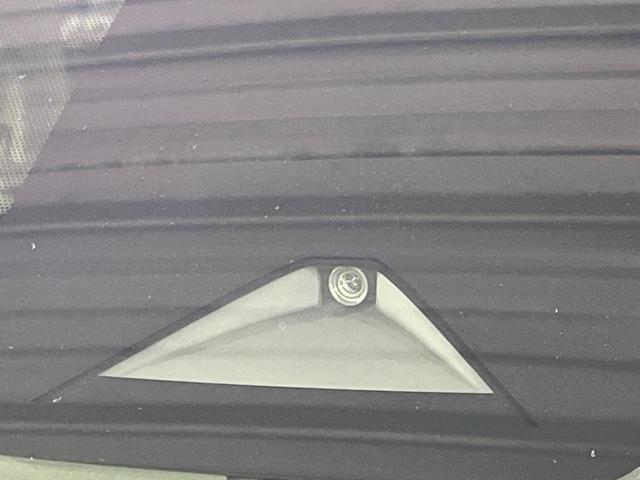 �y�C���e���W�F���g�G�}�[�W�F���V�[�u���[�L�z�t�����g�J�����őO���̎ԗ�����s�҂����m�B�Փ˂������Ȏ��͏Փ˔�Q�y���u���[�L���쓮�A�Փˉ�����T�|�[�g�B�����S�Ƀh���C�u�����y���݂��������܂��B