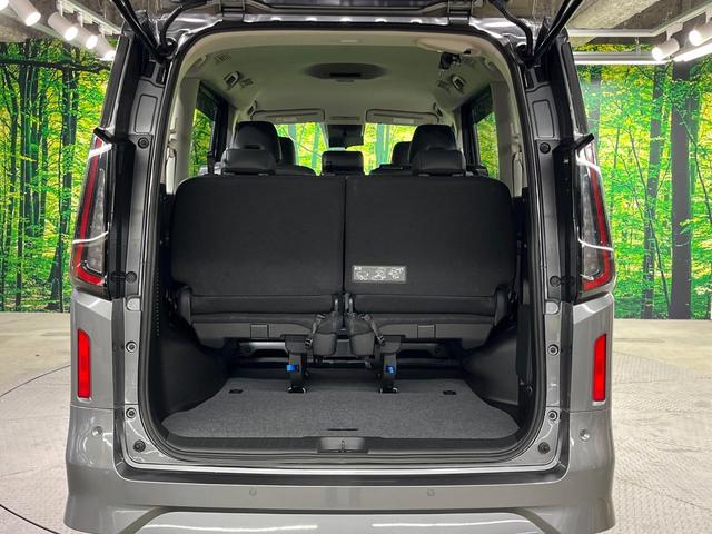 ���i�̂���������ʋ΁A���}���ɏ\���ȉ׎��X�y�[�X���m�ۂ��Ă���܂��B�Z�J���h�V�[�g��|���ƁA�傫�ȉו��̐ύڂ��\�ł���