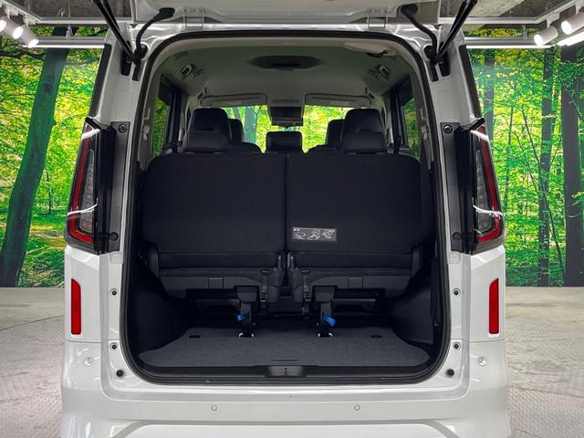 ���i�̂���������ʋ΁A���}���ɏ\���ȉ׎��X�y�[�X���m�ۂ��Ă���܂��B�Z�J���h�V�[�g��|���ƁA�傫�ȉו��̐ύڂ��\�ł���