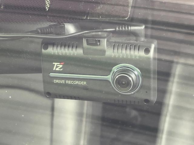 ヤリスクロス ハイブリッドＺ　全周囲カメラ　衝突被害軽減システム　レーダークルーズ　禁煙車　パワーシート　ドラレコ　コーナーセンサー　スマートキー　ＬＥＤヘッド　ビルトインＥＴＣ　純正１８インチアルミ　オートハイビーム（28枚目）