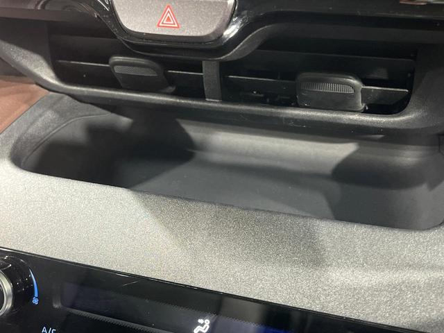 ヤリスクロス ハイブリッドＺ　全周囲カメラ　衝突被害軽減システム　レーダークルーズ　禁煙車　パワーシート　ドラレコ　コーナーセンサー　スマートキー　ＬＥＤヘッド　ビルトインＥＴＣ　純正１８インチアルミ　オートハイビーム（43枚目）