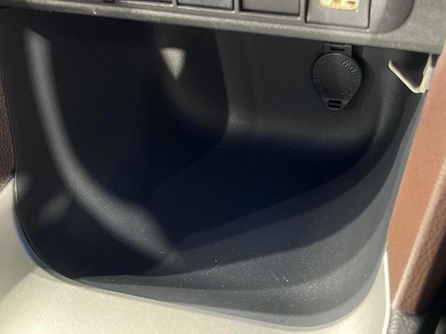 ヤリスクロス ハイブリッドＺ　全周囲カメラ　衝突被害軽減システム　レーダークルーズ　禁煙車　パワーシート　ドラレコ　コーナーセンサー　スマートキー　ＬＥＤヘッド　ビルトインＥＴＣ　純正１８インチアルミ　オートハイビーム（49枚目）