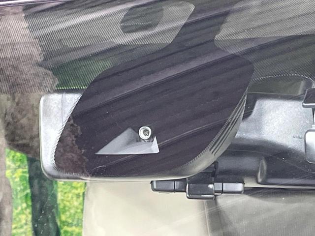 �y�G�}�[�W�F���V�[�u���[�L�z���s���ɑO���̎ԗ�����F�����A�Փ˂������Ȏ��͌x��ƃu���[�L�ŏՓˉ���Ɣ�Q�y�����A�V�X�g�B�����S�Ƀh���C�u�����y���݂��������܂��B