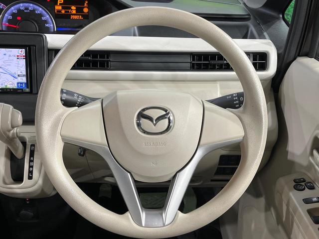 �C���e���A�ɍ��킹���f�U�C���̃X�e�A�����O�́A�^�]�������̂��Ƃ��l���A�^�]���₷���`��A�傫���ł��B�����x�A���ۂɐG���Ă��m���߂��������B