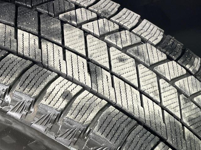 アクア X-アーバン ソリッド バックカメラ 衝突被害軽減システム 禁煙車 ハーフレザーシート スマートキー LEDヘッド ETC 純正16インチアルミ オートハイビーム 車線逸脱警報 オートライト オートエアコン(25枚目)