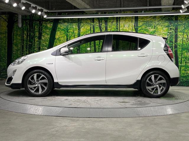 アクア X-アーバン ソリッド バックカメラ 衝突被害軽減システム 禁煙車 ハーフレザーシート スマートキー LEDヘッド ETC 純正16インチアルミ オートハイビーム 車線逸脱警報 オートライト オートエアコン(55枚目)