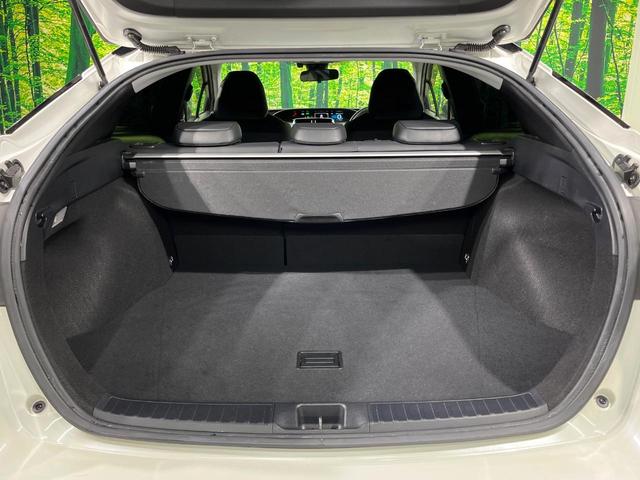 プリウス Ｓツーリングセレクション　純正９インチナビ　レーダークルーズ　バックカメラ　衝突軽減　禁煙車　合皮レザーシート　コーナーセンサー　スマートキー　ＬＥＤヘッド　ビルトインＥＴＣ　純正１７インチアルミ　オートライト（10枚目）