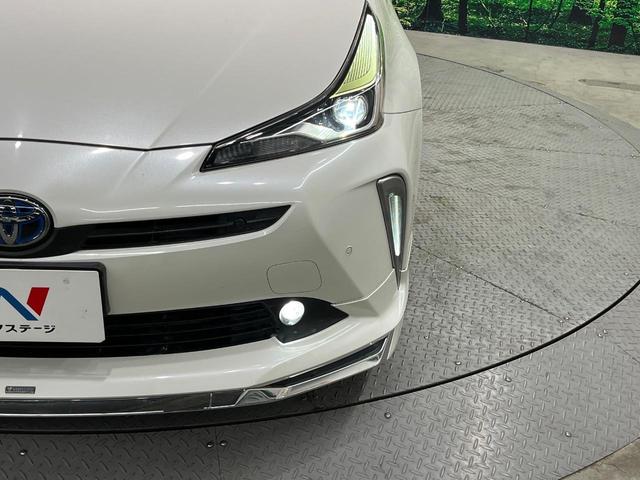プリウス Ｓツーリングセレクション　純正９インチナビ　レーダークルーズ　バックカメラ　衝突軽減　禁煙車　合皮レザーシート　コーナーセンサー　スマートキー　ＬＥＤヘッド　ビルトインＥＴＣ　純正１７インチアルミ　オートライト（12枚目）