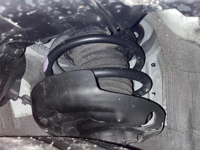 プリウス Ｓツーリングセレクション　純正９インチナビ　レーダークルーズ　バックカメラ　衝突軽減　禁煙車　合皮レザーシート　コーナーセンサー　スマートキー　ＬＥＤヘッド　ビルトインＥＴＣ　純正１７インチアルミ　オートライト（20枚目）