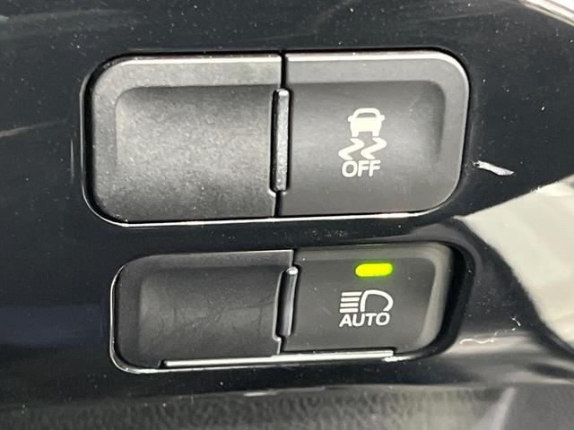プリウス Ｓツーリングセレクション　純正９インチナビ　レーダークルーズ　バックカメラ　衝突軽減　禁煙車　合皮レザーシート　コーナーセンサー　スマートキー　ＬＥＤヘッド　ビルトインＥＴＣ　純正１７インチアルミ　オートライト（26枚目）