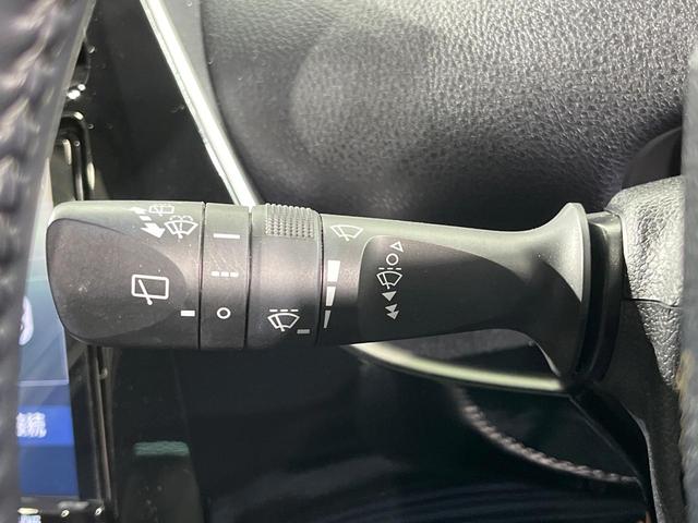 プリウス Ｓツーリングセレクション　純正９インチナビ　レーダークルーズ　バックカメラ　衝突軽減　禁煙車　合皮レザーシート　コーナーセンサー　スマートキー　ＬＥＤヘッド　ビルトインＥＴＣ　純正１７インチアルミ　オートライト（31枚目）