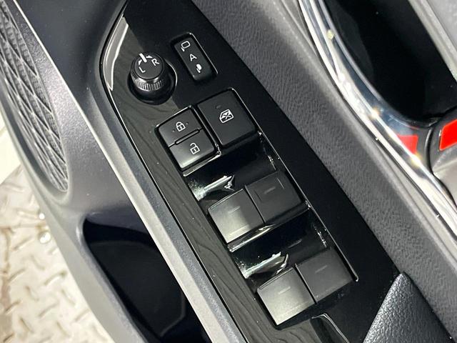 プリウス Ｓツーリングセレクション　純正９インチナビ　レーダークルーズ　バックカメラ　衝突軽減　禁煙車　合皮レザーシート　コーナーセンサー　スマートキー　ＬＥＤヘッド　ビルトインＥＴＣ　純正１７インチアルミ　オートライト（39枚目）