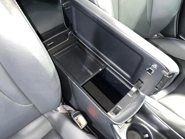 プリウス Ｓツーリングセレクション　純正９インチナビ　レーダークルーズ　バックカメラ　衝突軽減　禁煙車　合皮レザーシート　コーナーセンサー　スマートキー　ＬＥＤヘッド　ビルトインＥＴＣ　純正１７インチアルミ　オートライト（42枚目）