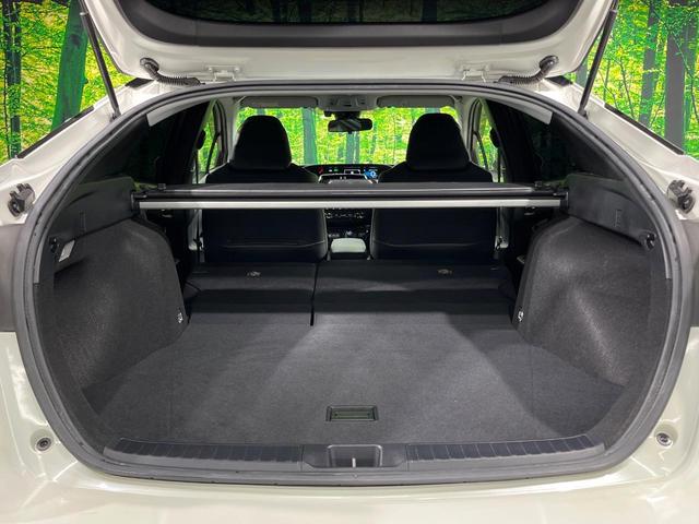 プリウス Ｓツーリングセレクション　純正９インチナビ　レーダークルーズ　バックカメラ　衝突軽減　禁煙車　合皮レザーシート　コーナーセンサー　スマートキー　ＬＥＤヘッド　ビルトインＥＴＣ　純正１７インチアルミ　オートライト（48枚目）