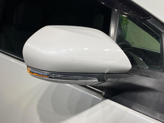 プリウス Ｓツーリングセレクション　純正９インチナビ　レーダークルーズ　バックカメラ　衝突軽減　禁煙車　合皮レザーシート　コーナーセンサー　スマートキー　ＬＥＤヘッド　ビルトインＥＴＣ　純正１７インチアルミ　オートライト（55枚目）