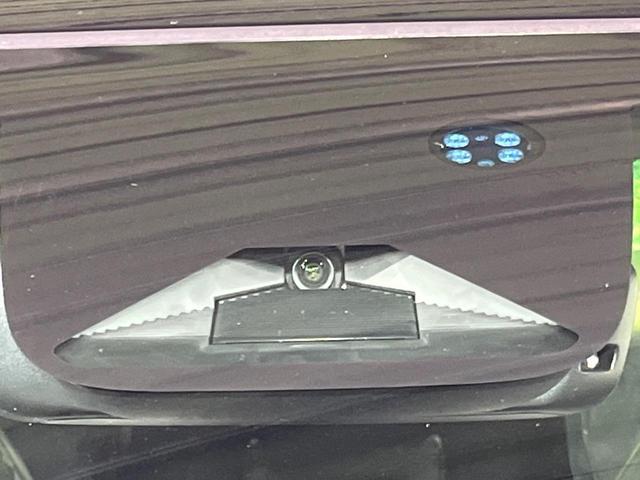 ヴェゼル ｅ：ＨＥＶ　ＲＳ　登録済未使用車　全周囲カメラ　衝突被害軽減システム　禁煙車　電動リアゲート　ハーフレザーシート　コーナーセンサー　スマートキー　ＬＥＤヘッド　ＥＴＣ２．０　純正１８インチアルミ　オートハイビーム（3枚目）