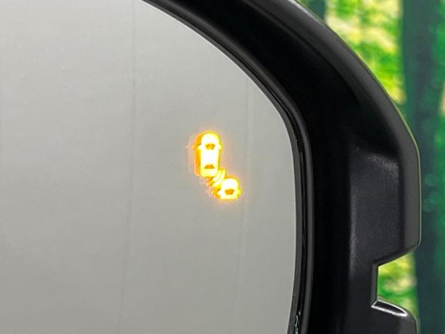 ヴェゼル ｅ：ＨＥＶ　ＲＳ　登録済未使用車　全周囲カメラ　衝突被害軽減システム　禁煙車　電動リアゲート　ハーフレザーシート　コーナーセンサー　スマートキー　ＬＥＤヘッド　ＥＴＣ２．０　純正１８インチアルミ　オートハイビーム（7枚目）