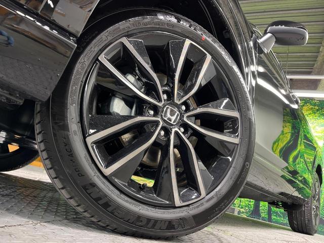 ヴェゼル ｅ：ＨＥＶ　ＲＳ　登録済未使用車　全周囲カメラ　衝突被害軽減システム　禁煙車　電動リアゲート　ハーフレザーシート　コーナーセンサー　スマートキー　ＬＥＤヘッド　ＥＴＣ２．０　純正１８インチアルミ　オートハイビーム（13枚目）