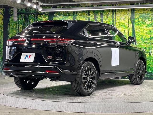 ヴェゼル ｅ：ＨＥＶ　ＲＳ　登録済未使用車　全周囲カメラ　衝突被害軽減システム　禁煙車　電動リアゲート　ハーフレザーシート　コーナーセンサー　スマートキー　ＬＥＤヘッド　ＥＴＣ２．０　純正１８インチアルミ　オートハイビーム（17枚目）