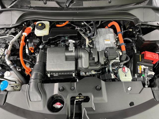 ヴェゼル ｅ：ＨＥＶ　ＲＳ　登録済未使用車　全周囲カメラ　衝突被害軽減システム　禁煙車　電動リアゲート　ハーフレザーシート　コーナーセンサー　スマートキー　ＬＥＤヘッド　ＥＴＣ２．０　純正１８インチアルミ　オートハイビーム（18枚目）