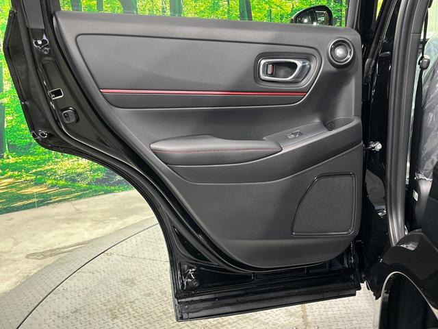 ヴェゼル ｅ：ＨＥＶ　ＲＳ　登録済未使用車　全周囲カメラ　衝突被害軽減システム　禁煙車　電動リアゲート　ハーフレザーシート　コーナーセンサー　スマートキー　ＬＥＤヘッド　ＥＴＣ２．０　純正１８インチアルミ　オートハイビーム（28枚目）