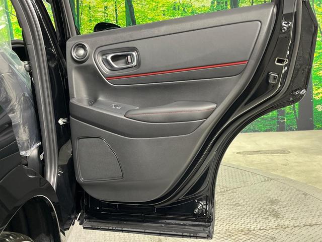 ヴェゼル ｅ：ＨＥＶ　ＲＳ　登録済未使用車　全周囲カメラ　衝突被害軽減システム　禁煙車　電動リアゲート　ハーフレザーシート　コーナーセンサー　スマートキー　ＬＥＤヘッド　ＥＴＣ２．０　純正１８インチアルミ　オートハイビーム（30枚目）