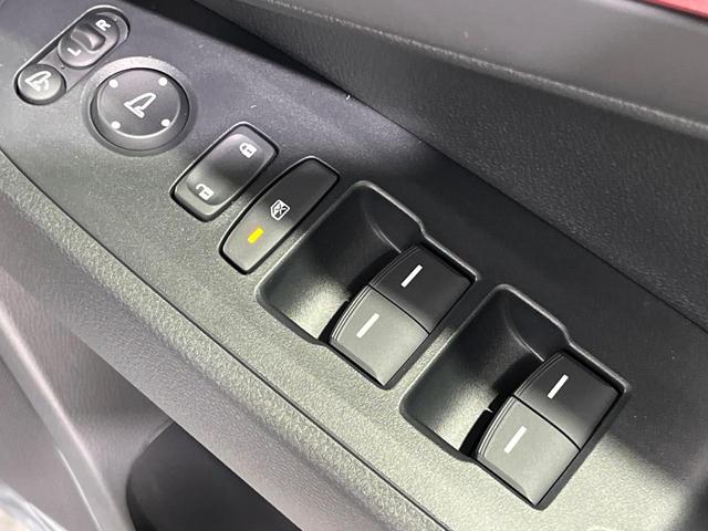 ヴェゼル ｅ：ＨＥＶ　ＲＳ　登録済未使用車　全周囲カメラ　衝突被害軽減システム　禁煙車　電動リアゲート　ハーフレザーシート　コーナーセンサー　スマートキー　ＬＥＤヘッド　ＥＴＣ２．０　純正１８インチアルミ　オートハイビーム（39枚目）