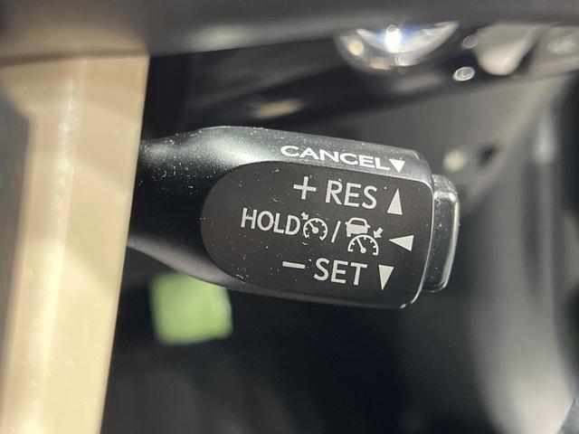 プリウス Ｓセーフティプラス　純正ＳＤナビ　バックカメラ　衝突被害軽減システム　レーダークルーズ　禁煙車　コーナーセンサー　スマートキー　ＬＥＤヘッド　フルセグ　Ｂｌｕｅｔｏｏｔｈ　ビルトインＥＴＣ　オートライト（5枚目）