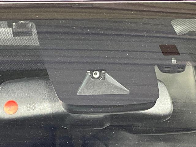 プリウス Ｓセーフティプラス　純正ＳＤナビ　バックカメラ　衝突被害軽減システム　レーダークルーズ　禁煙車　コーナーセンサー　スマートキー　ＬＥＤヘッド　フルセグ　Ｂｌｕｅｔｏｏｔｈ　ビルトインＥＴＣ　オートライト（6枚目）